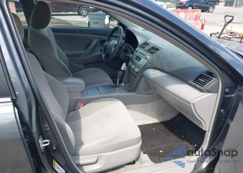 2010 Toyota Camry Le z USA, uszkodzony, nr VIN 4T1BF3EK3AU115183